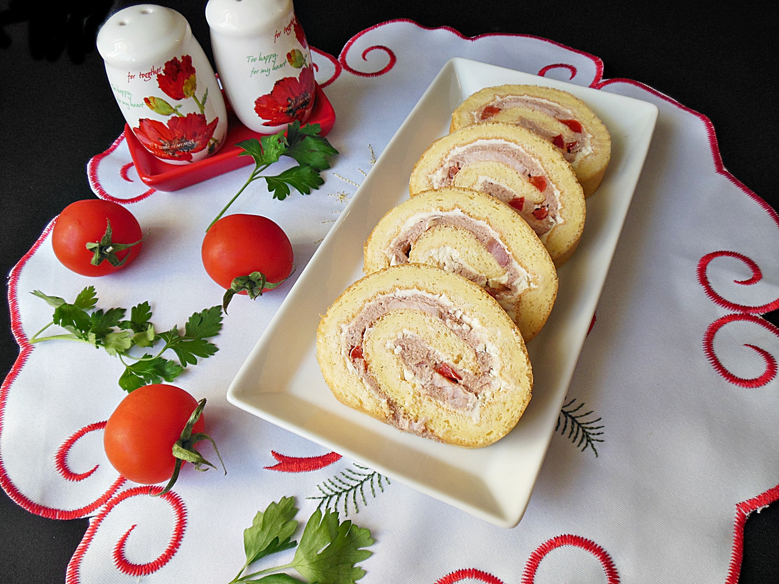 Rulada aperitiv cu pate si crema de branza