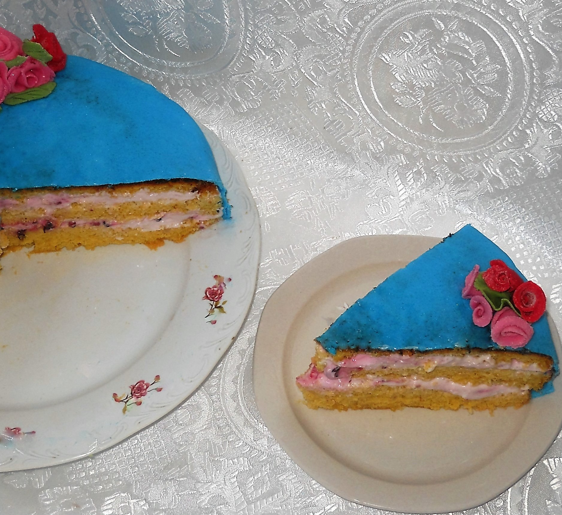 Tort cu fructe de padure