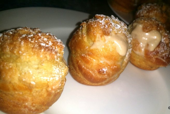 Mini-choux cu crema de vanilie pralinata