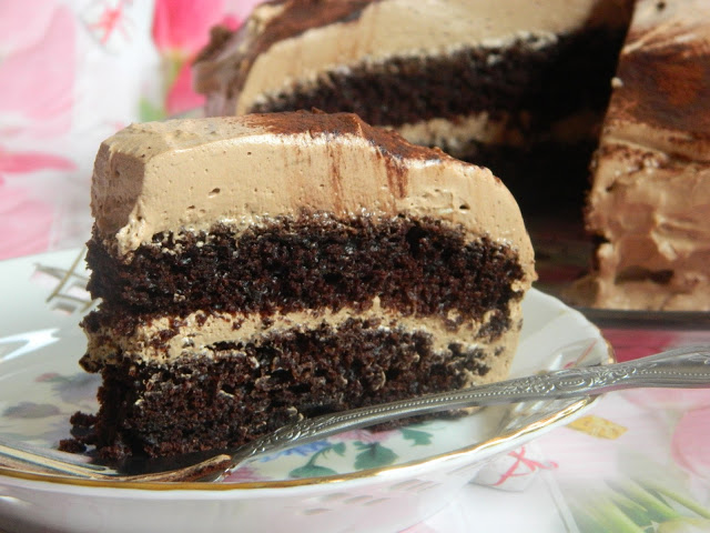 Tort cu blat de cacao si crema cu ciocolata, cafea si mascarpone