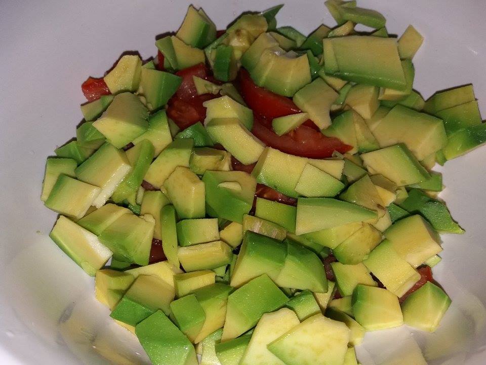 Salata de avocado cu ton