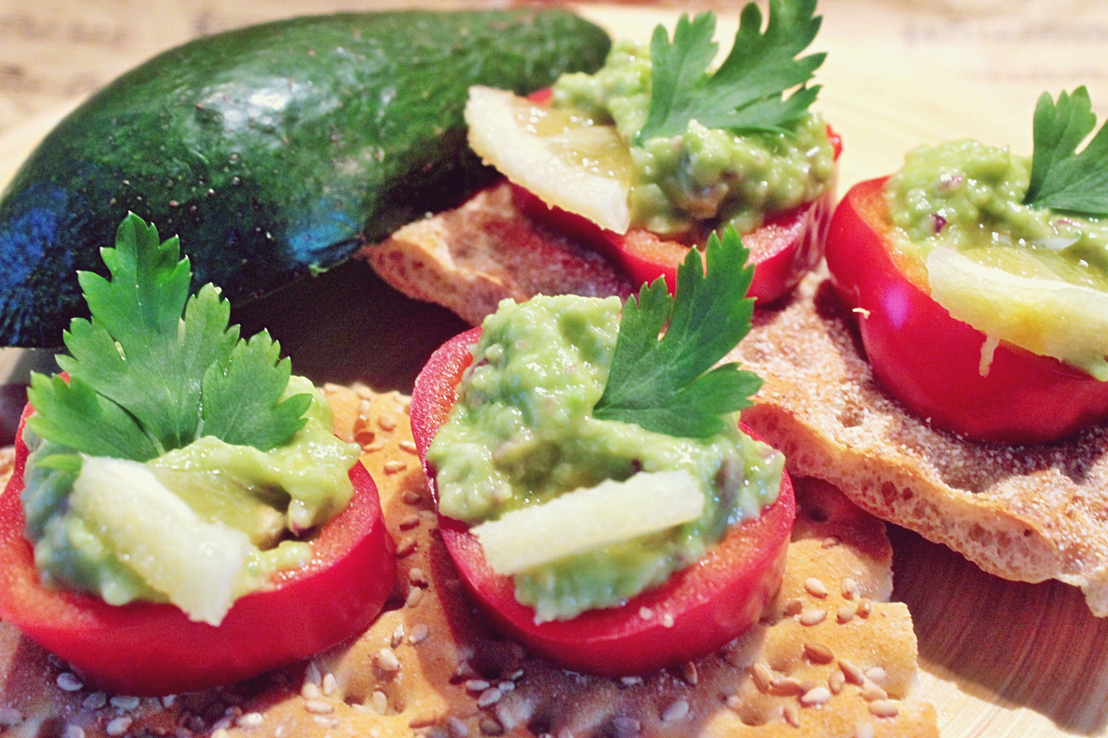 Aperitiv pasta de avocado 2