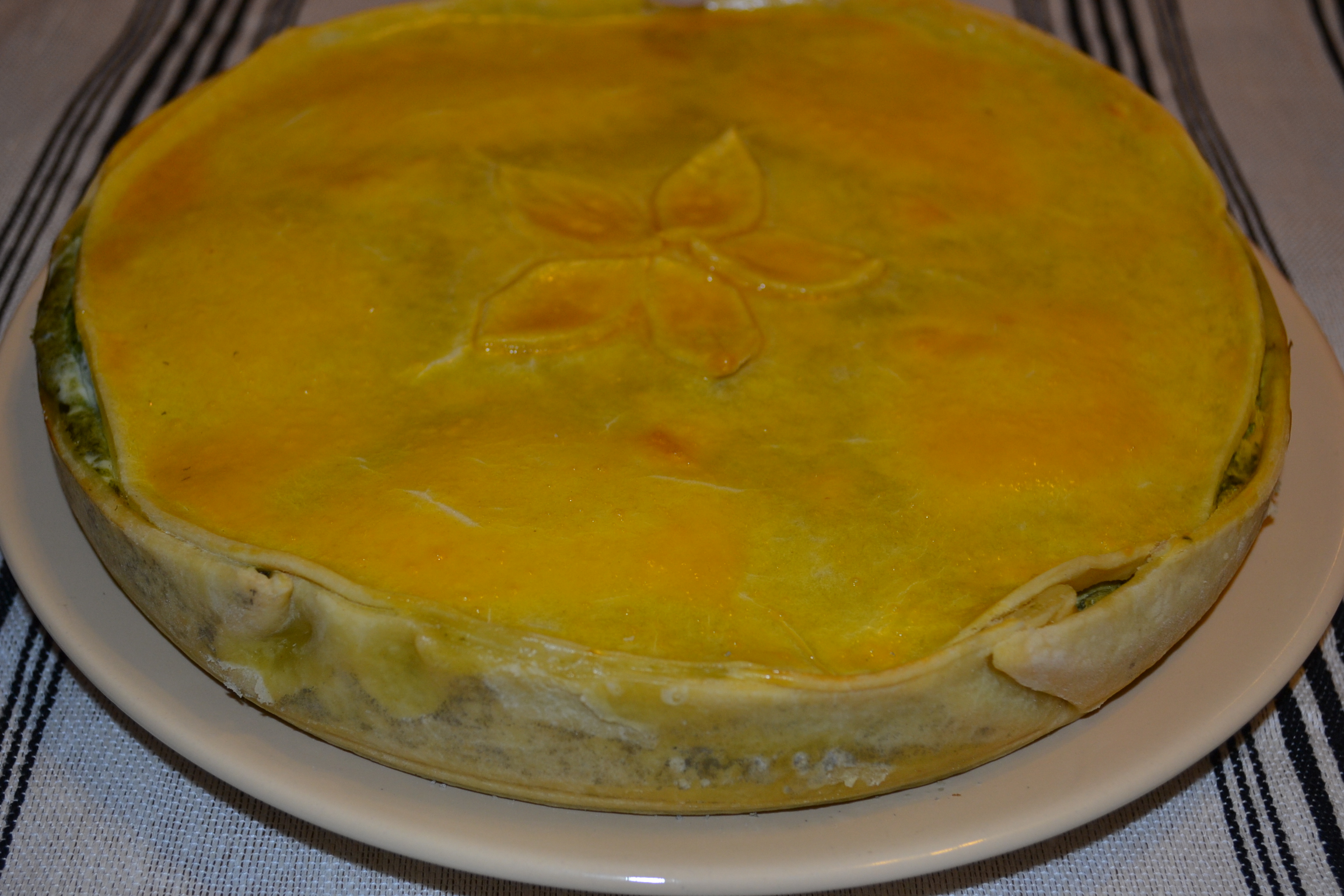 Aperitiv tarta cu spanac, branza si oua (Torta Pasqualina)