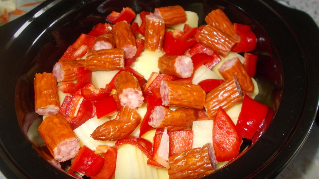 Gulas de porc la slow cooker Crock-Pot