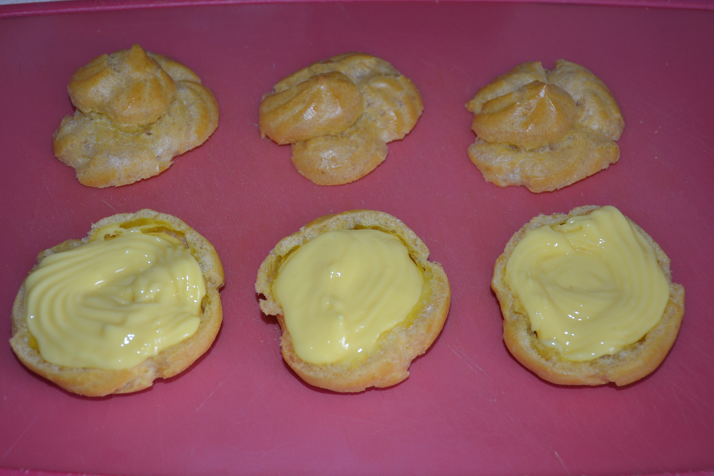 Desert choux a la creme cu capsuni