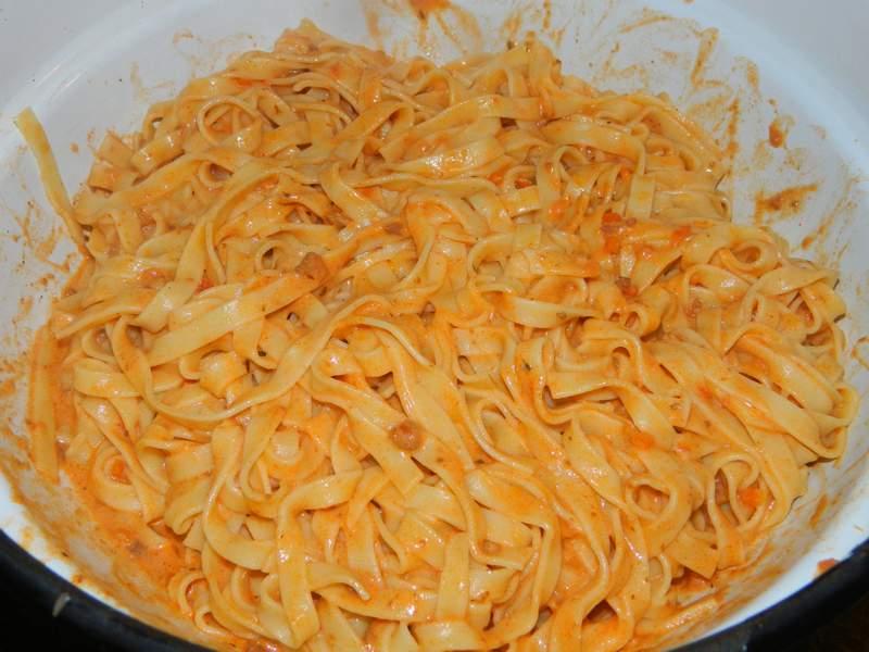 Tagliatelle cu sos bolognese