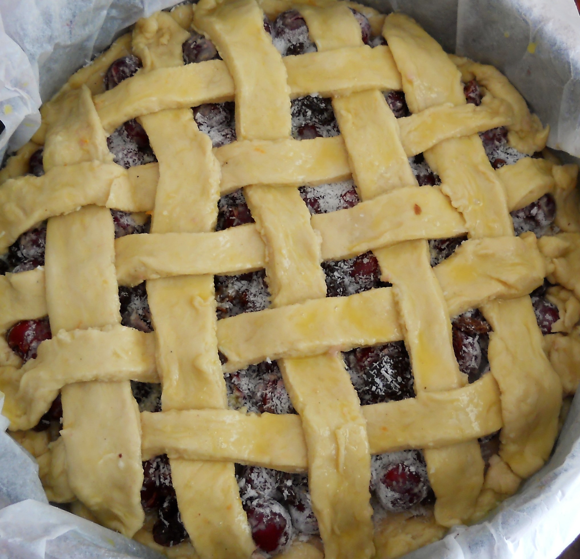 Desert tarta cu cirese si nuca de cocos