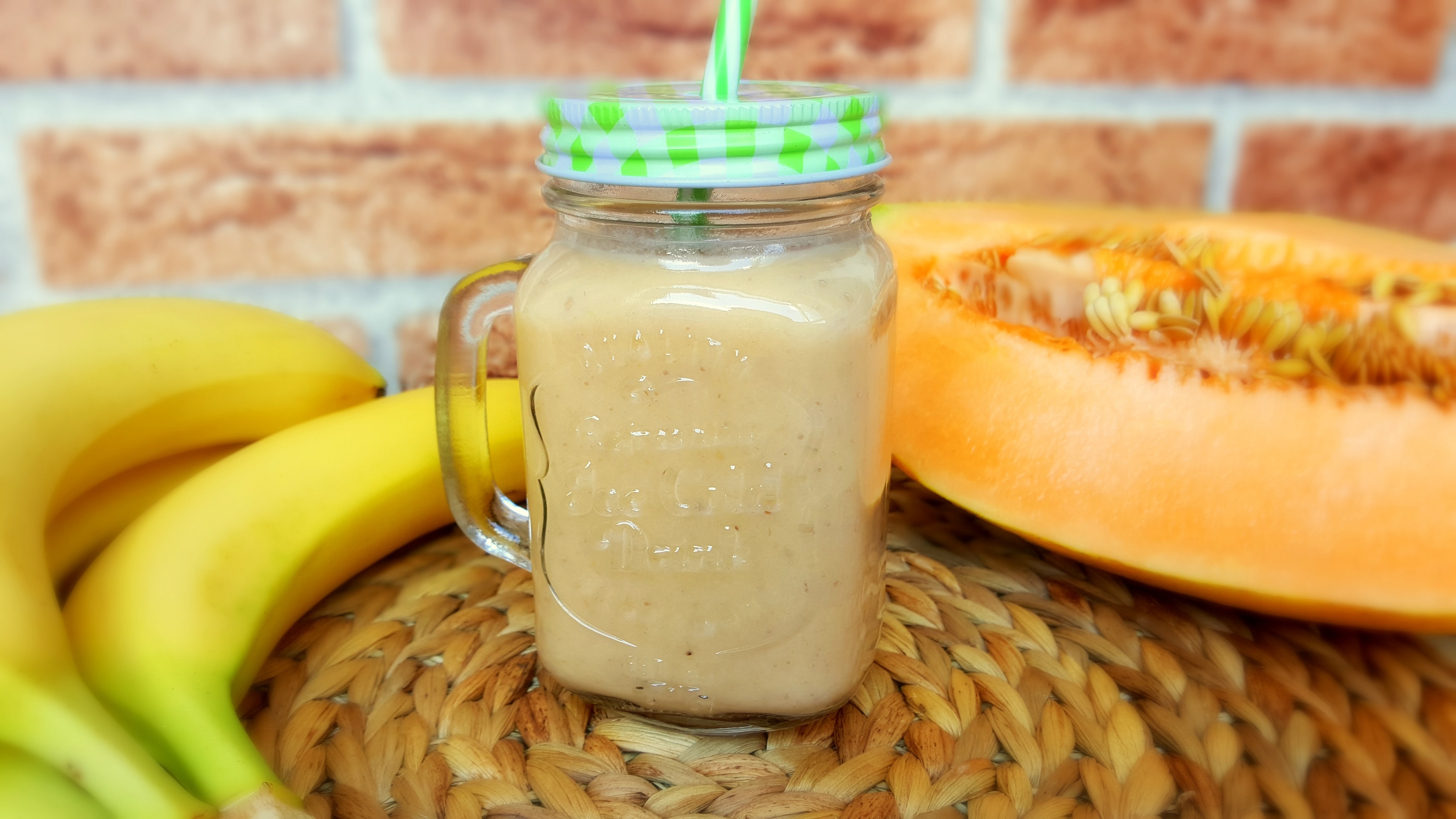 Smoothie cu banane si pepene galben