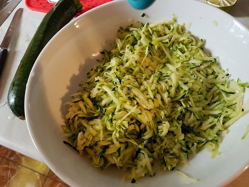 Zucchini cu mozzarella la cuptor