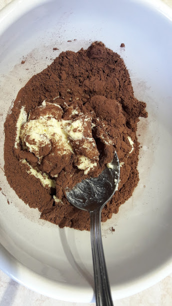 Desert tarta cu branza si dulceata de zmeura