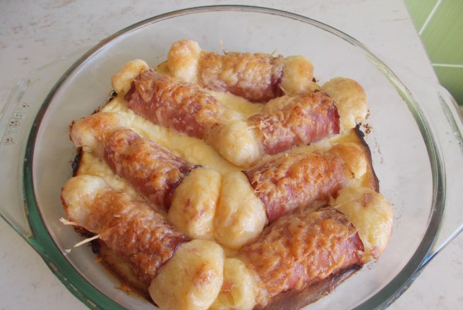 Aperitiv rulouri in bacon, din cartofi, sunca si branzeturi