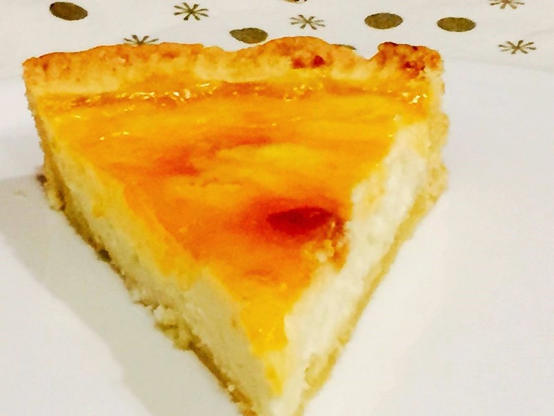 Desert tarta cu branza dulce si gem de caise