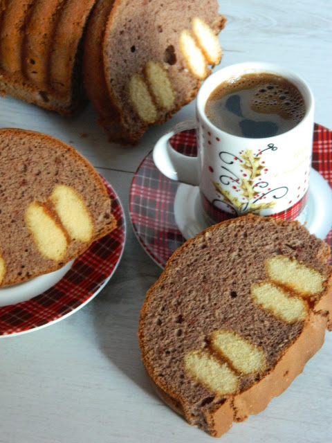 Desert chec aromat cu piscoturi si gem de caise