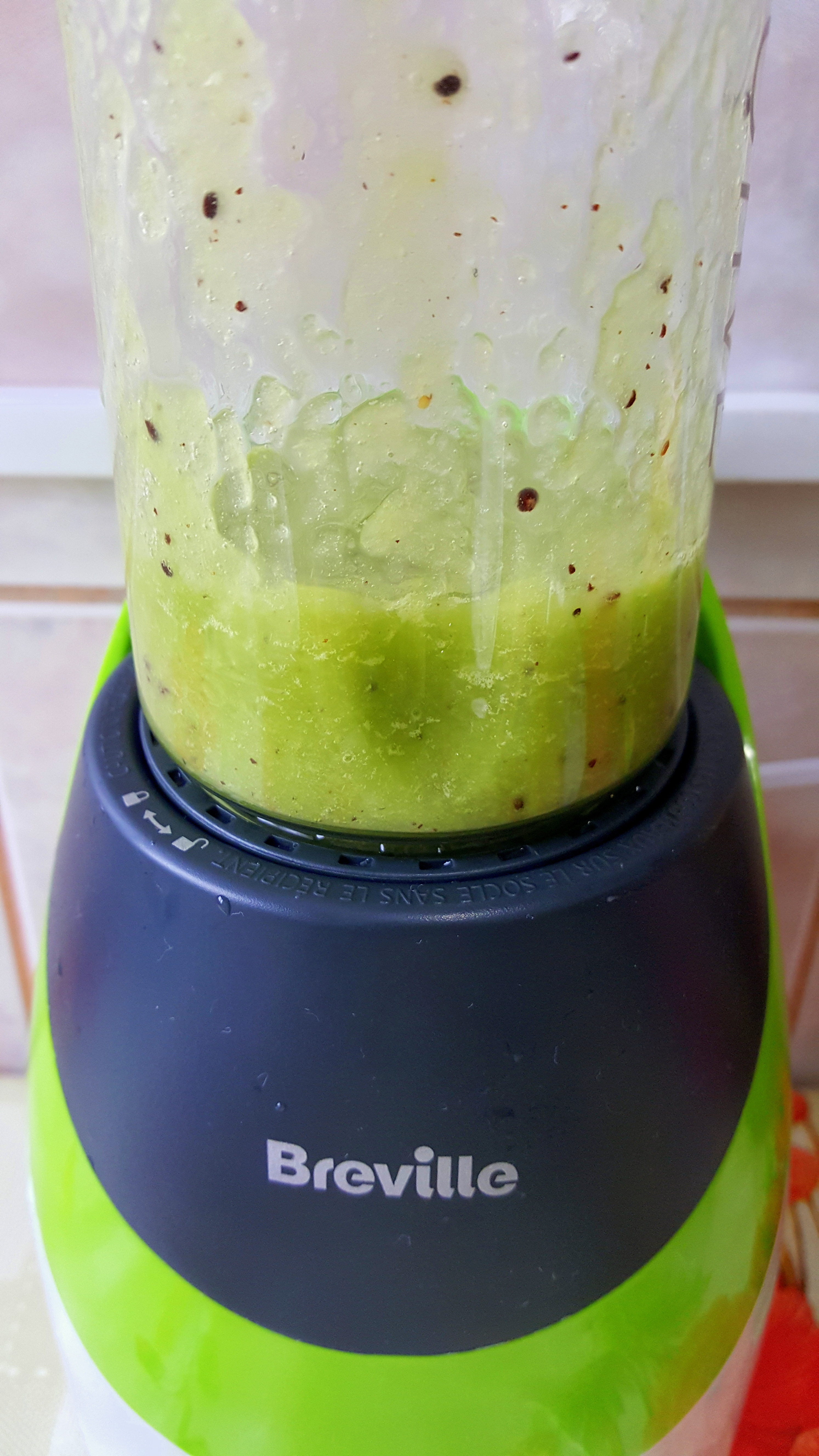 Smoothie cu ananas, kiwi si banane