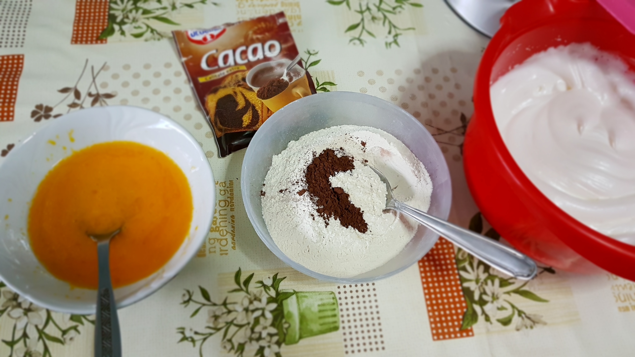 Desert tort cu ciocolata si migdale, mascarpone si banane