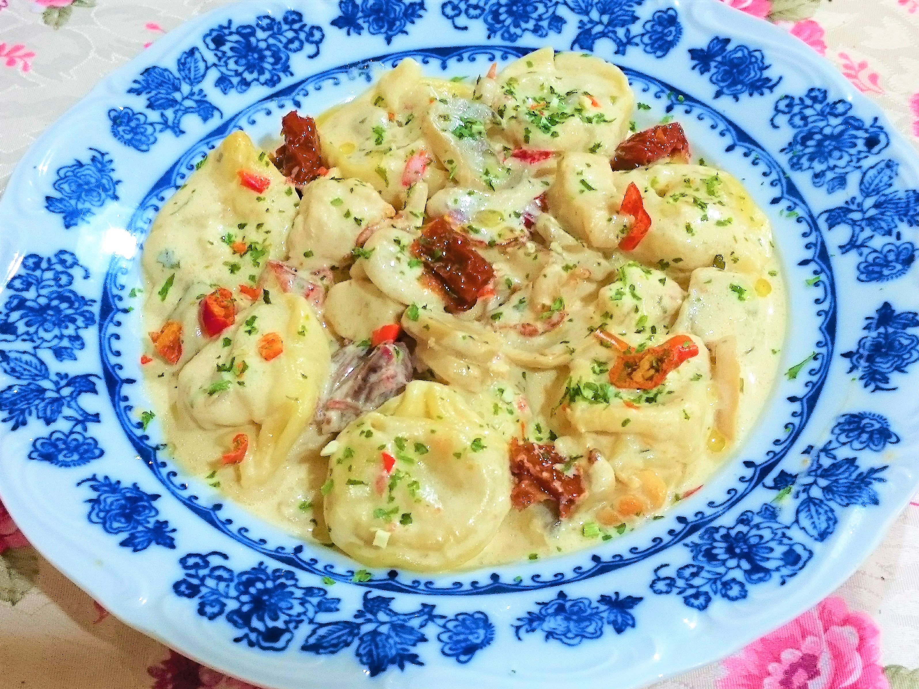 Tortellini cu pui, ciuperci si mascarpone