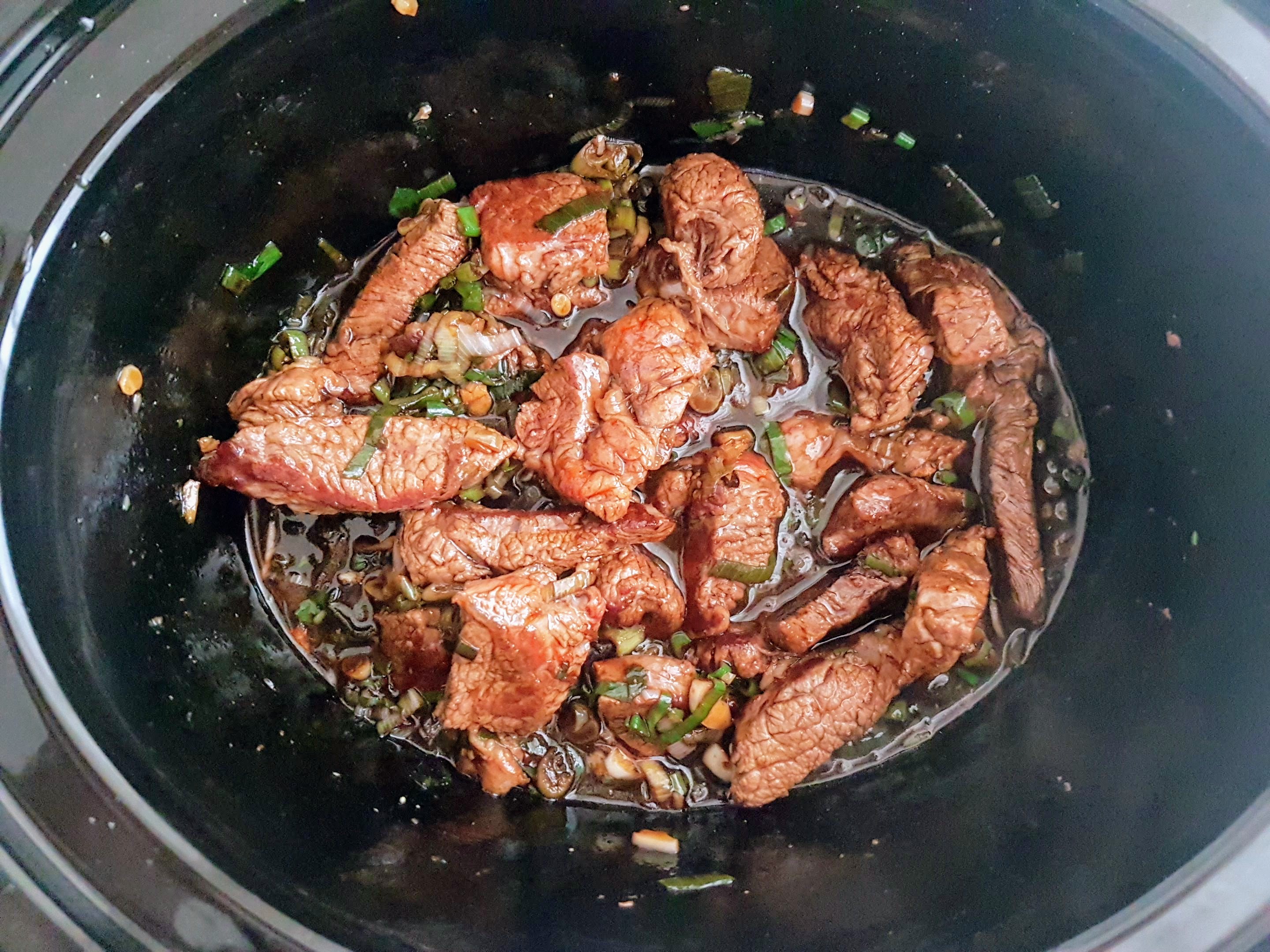 Babi Ketjap (Tocana indoneziana de vita) la Slow cooker