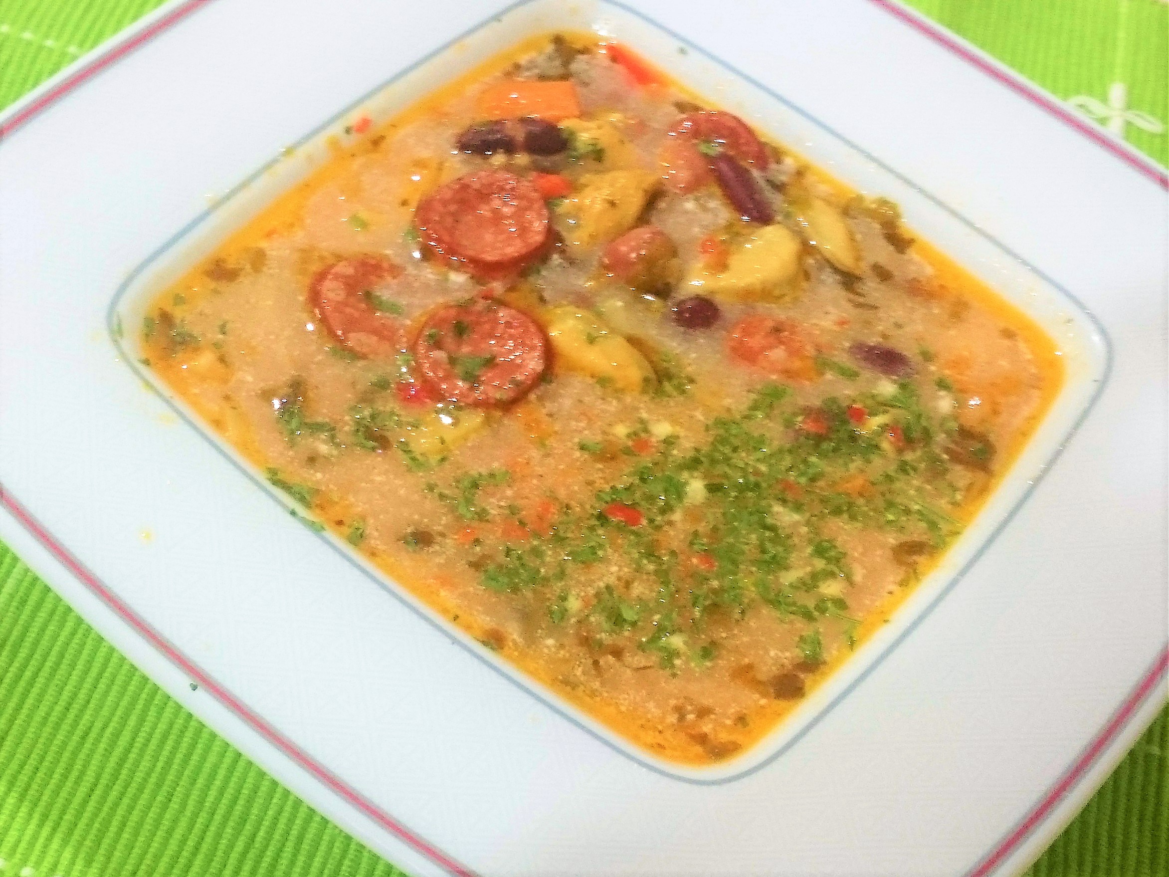 Supa de scoici, chorizo si fasole