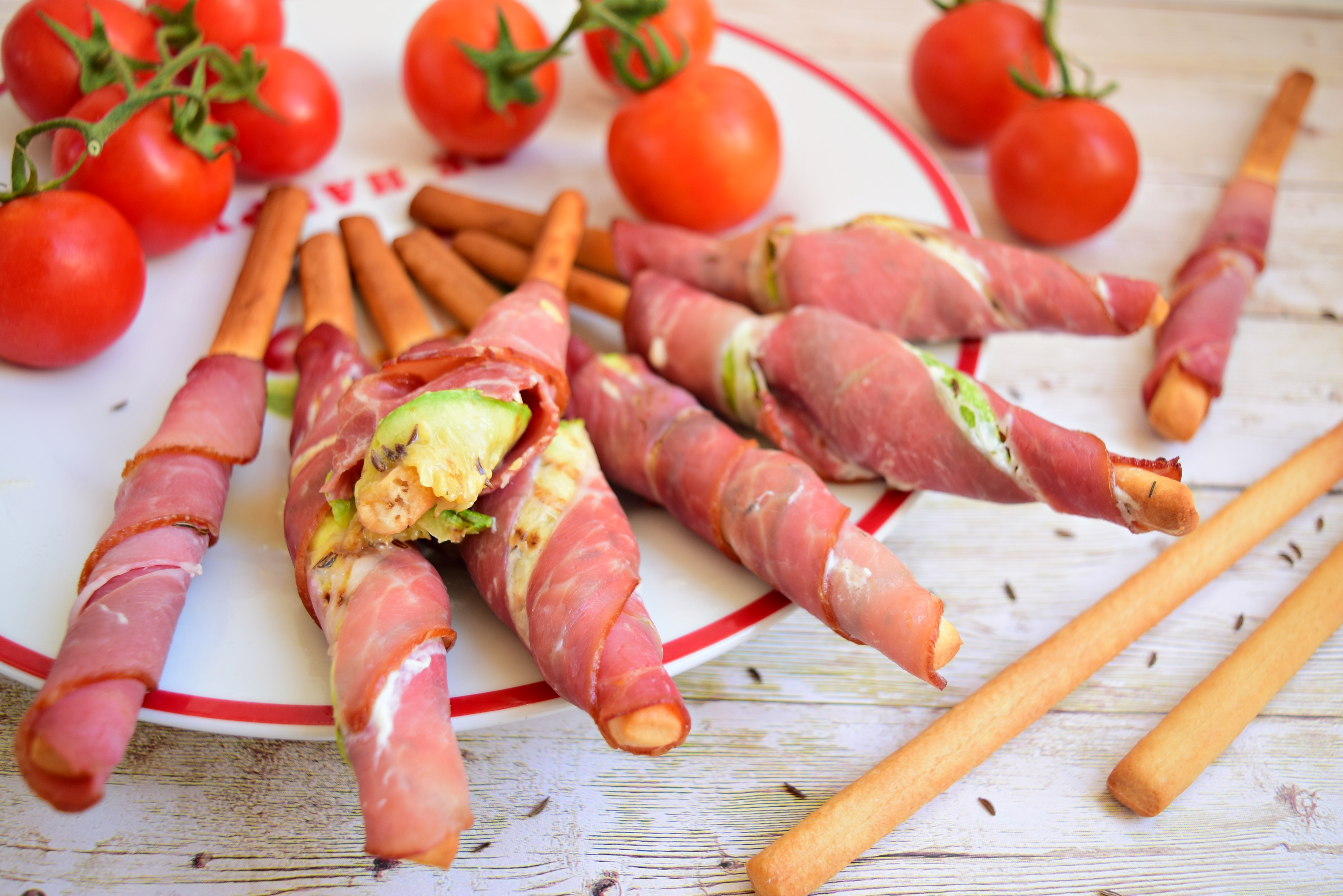 Aperitiv grisine in mantou de jambon cu dovlecel