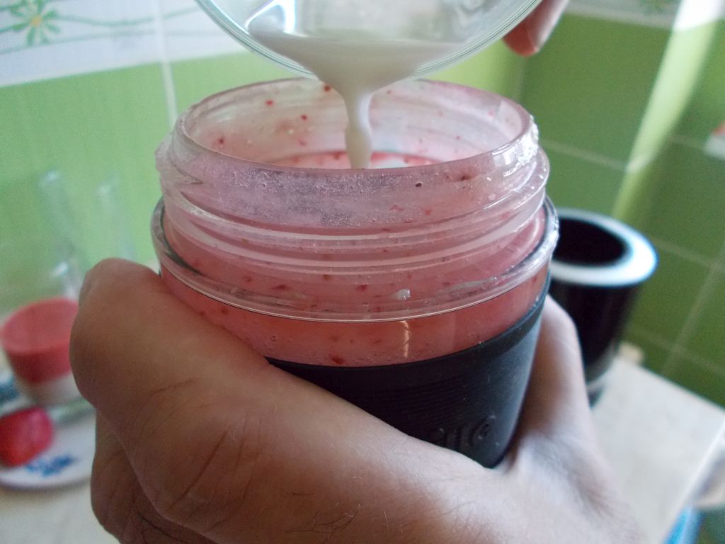 Smoothie & Milkshake de banane si capsuni