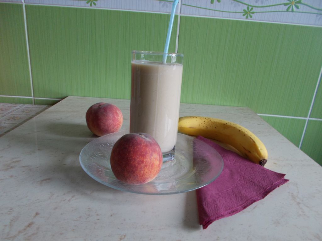 Milkshake de piersici si banane