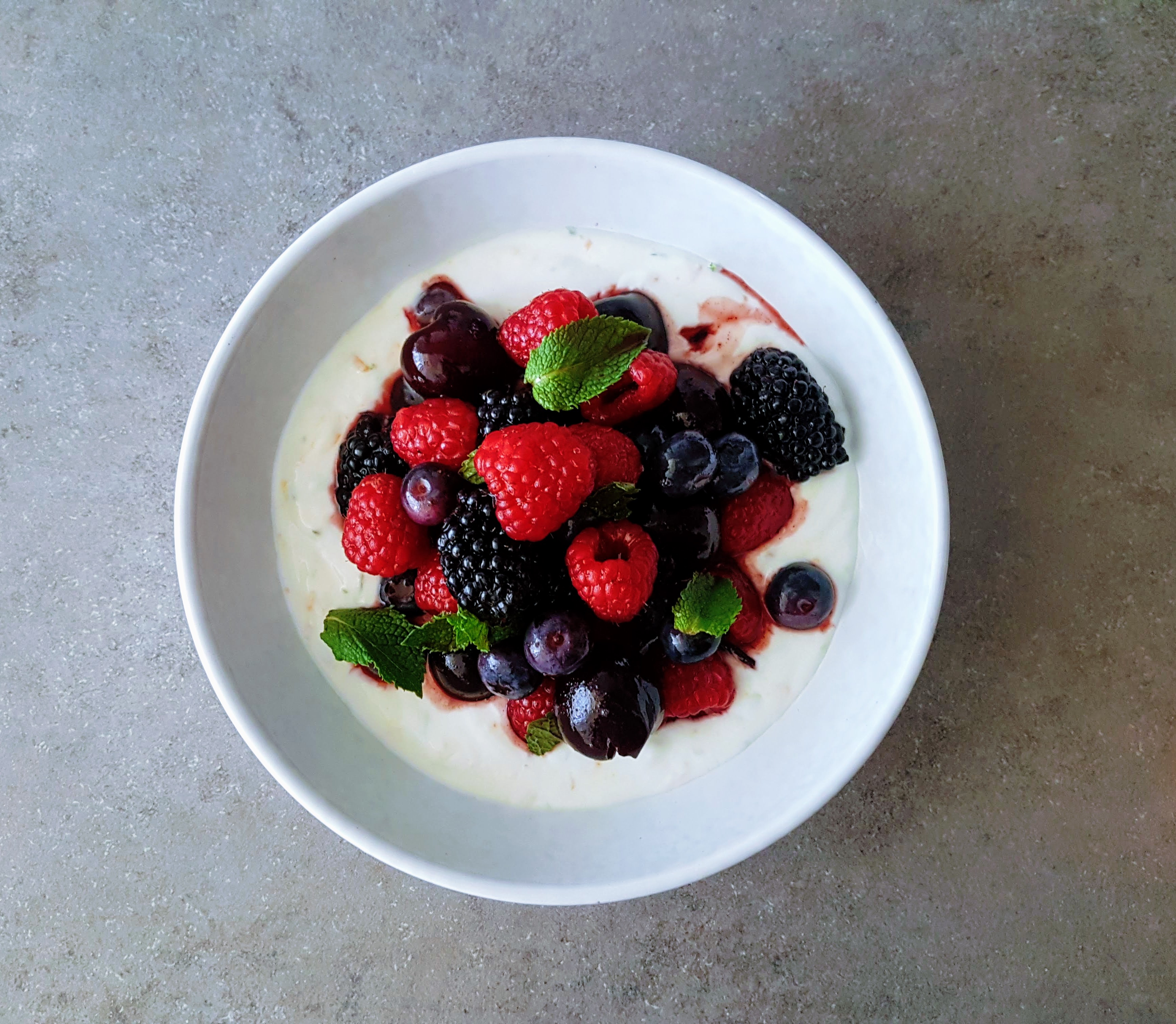 Desert fructe macerate in mirodenii si apa de trandafiri