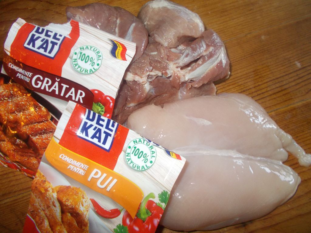 Gratar de porc si pui cu Delikat