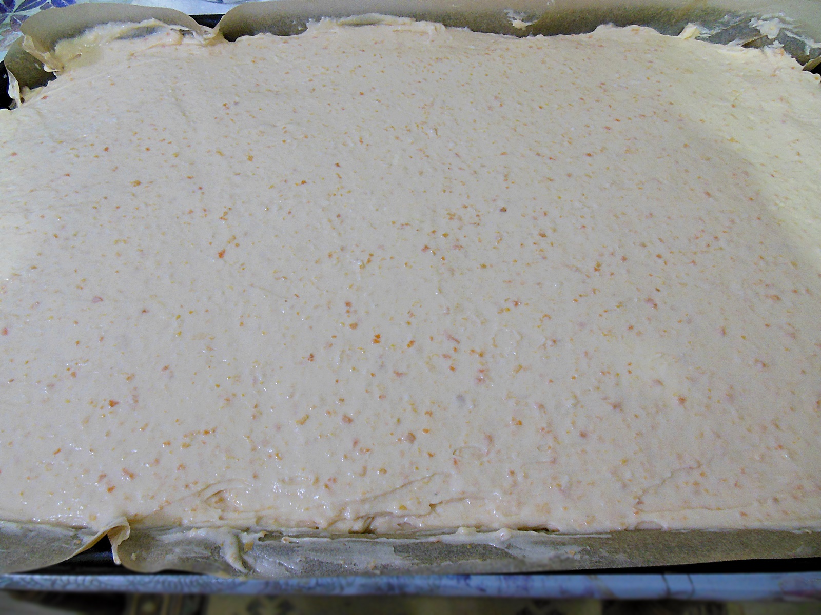 Desert prajitura cu ciocolata si crema de caise