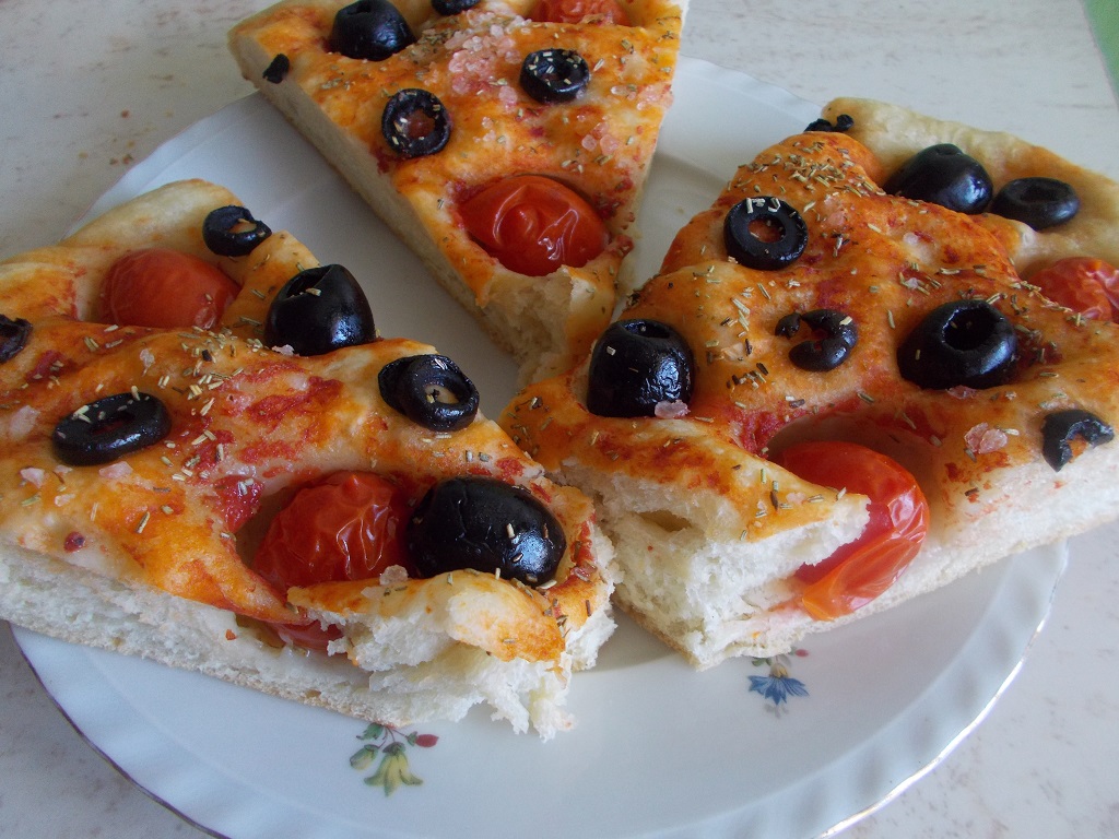 Foccacia cu masline si rosii