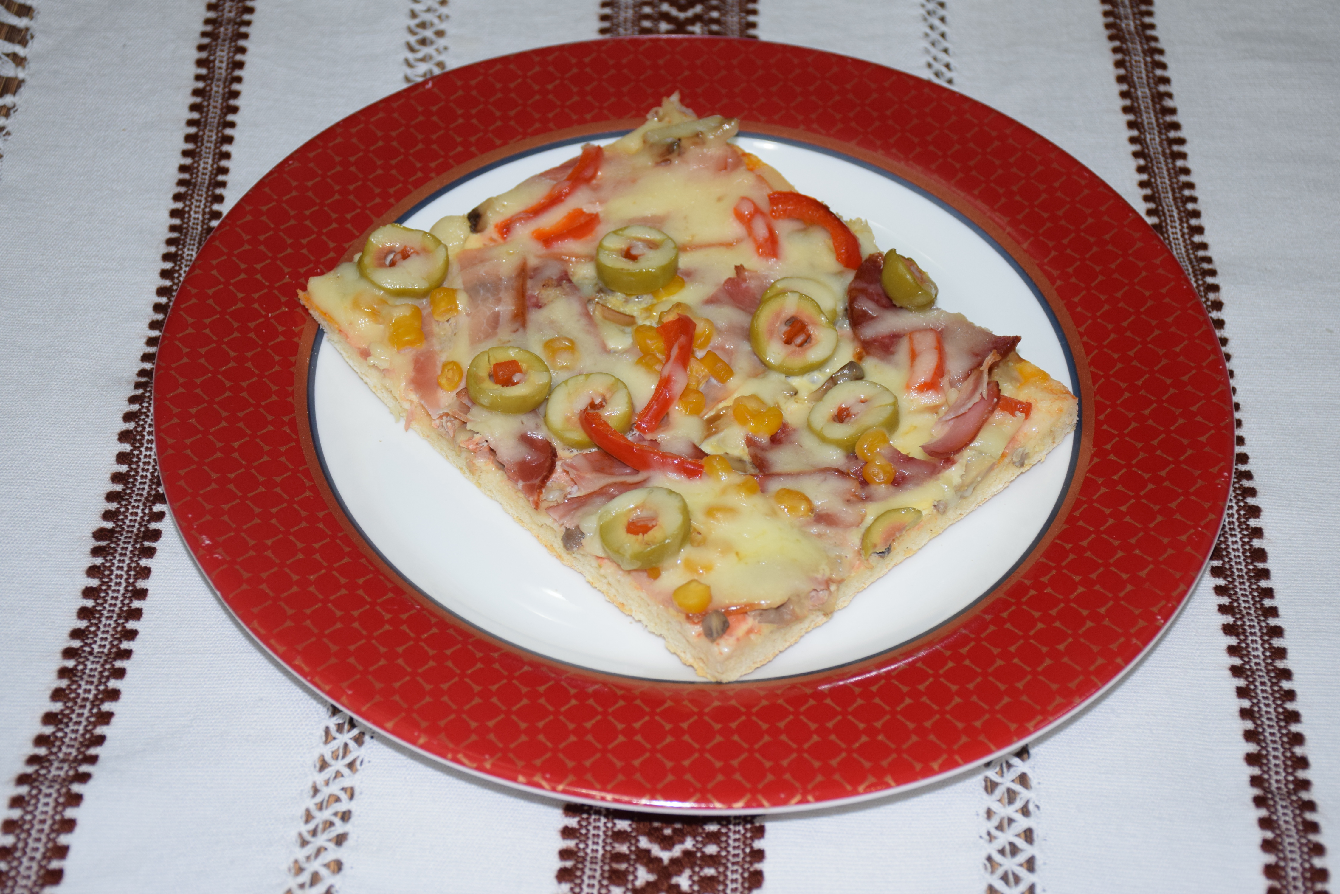 Pizza de casa cu de toate