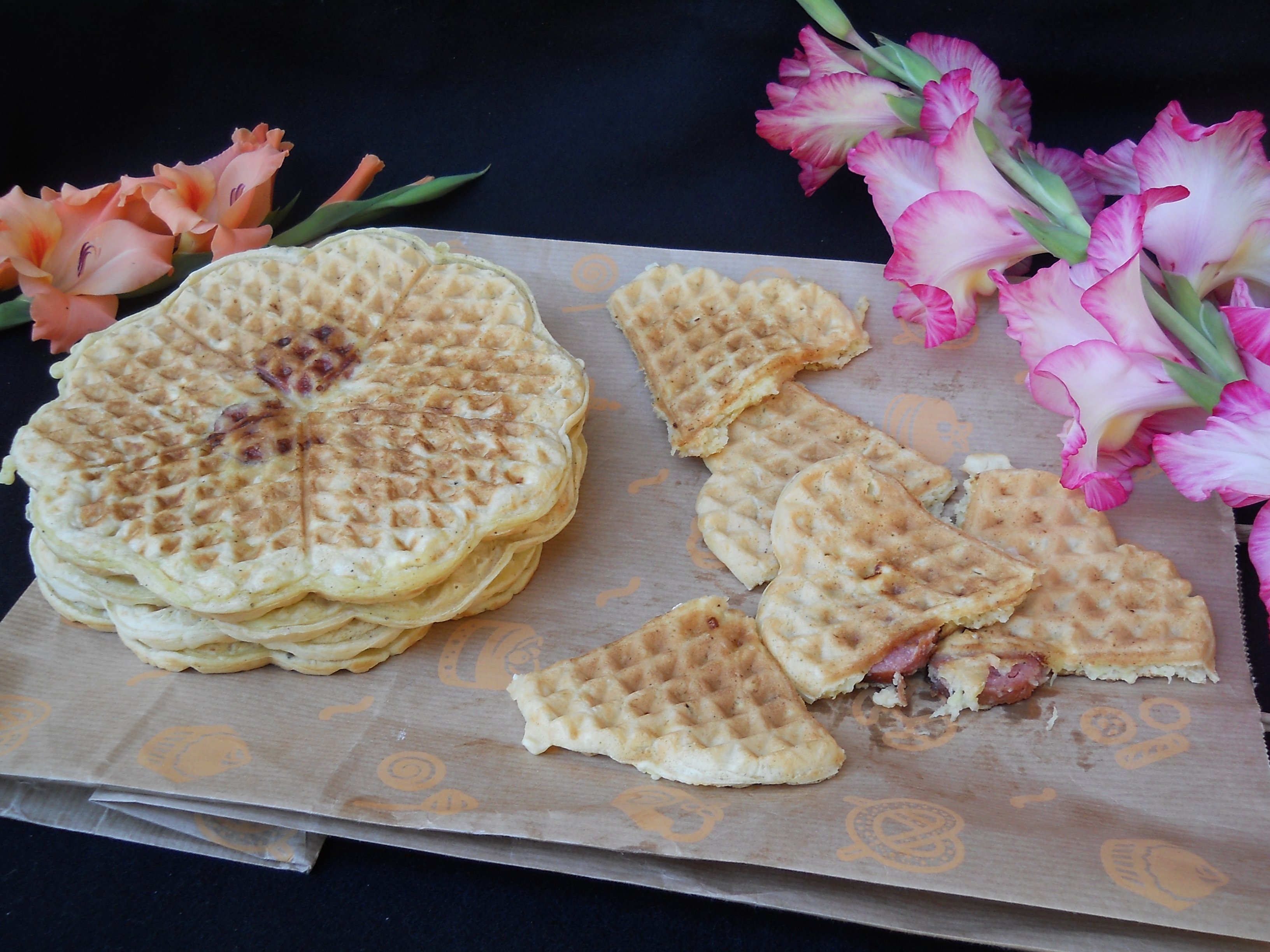 Aperitiv waffles sarate cu dovlecei