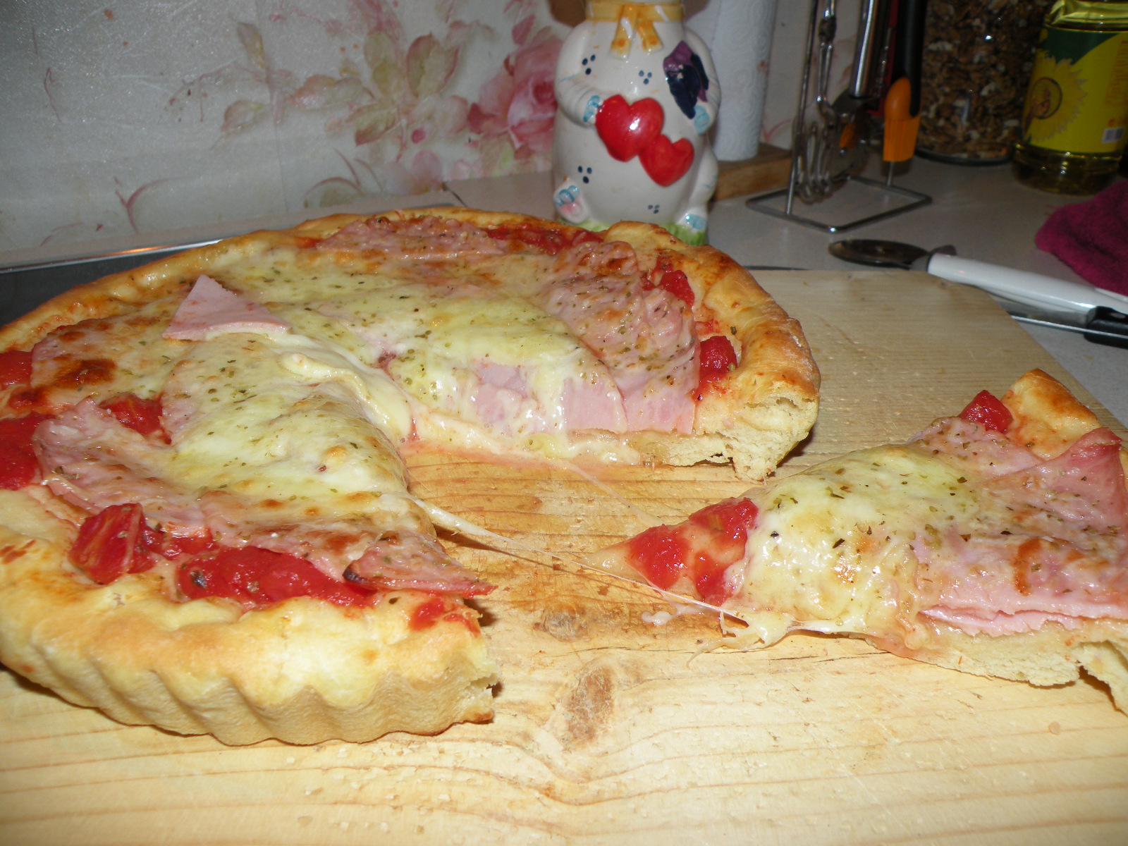 Aperitiv tarta pufoasa cu sunca, parmezan, cascaval si mozzarela Delaco