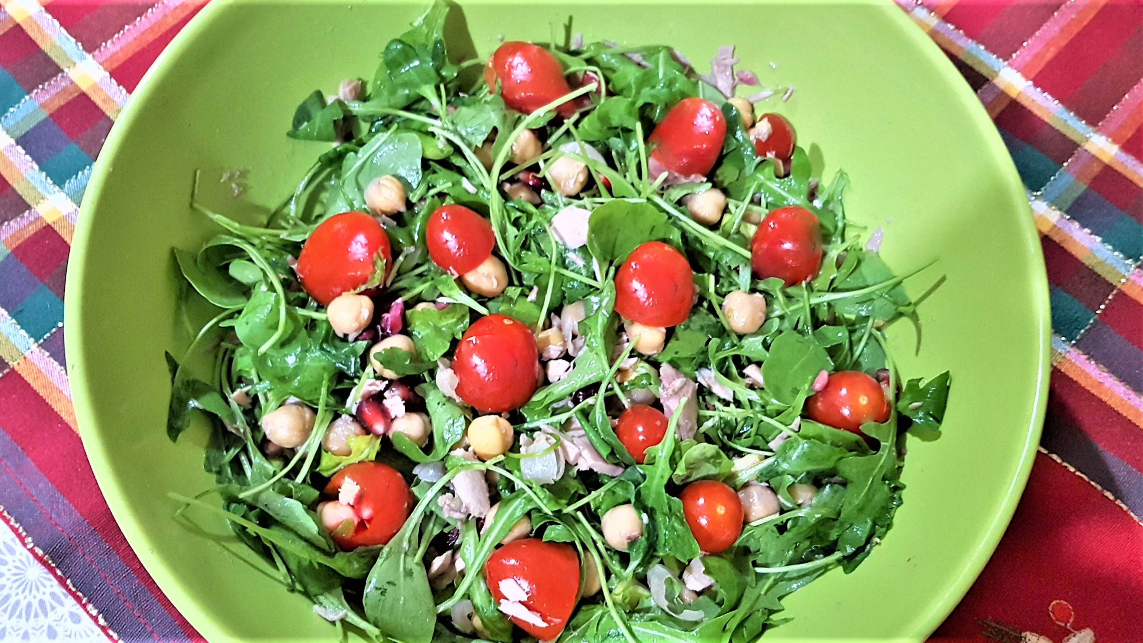 Salata de rucola cu ton si naut