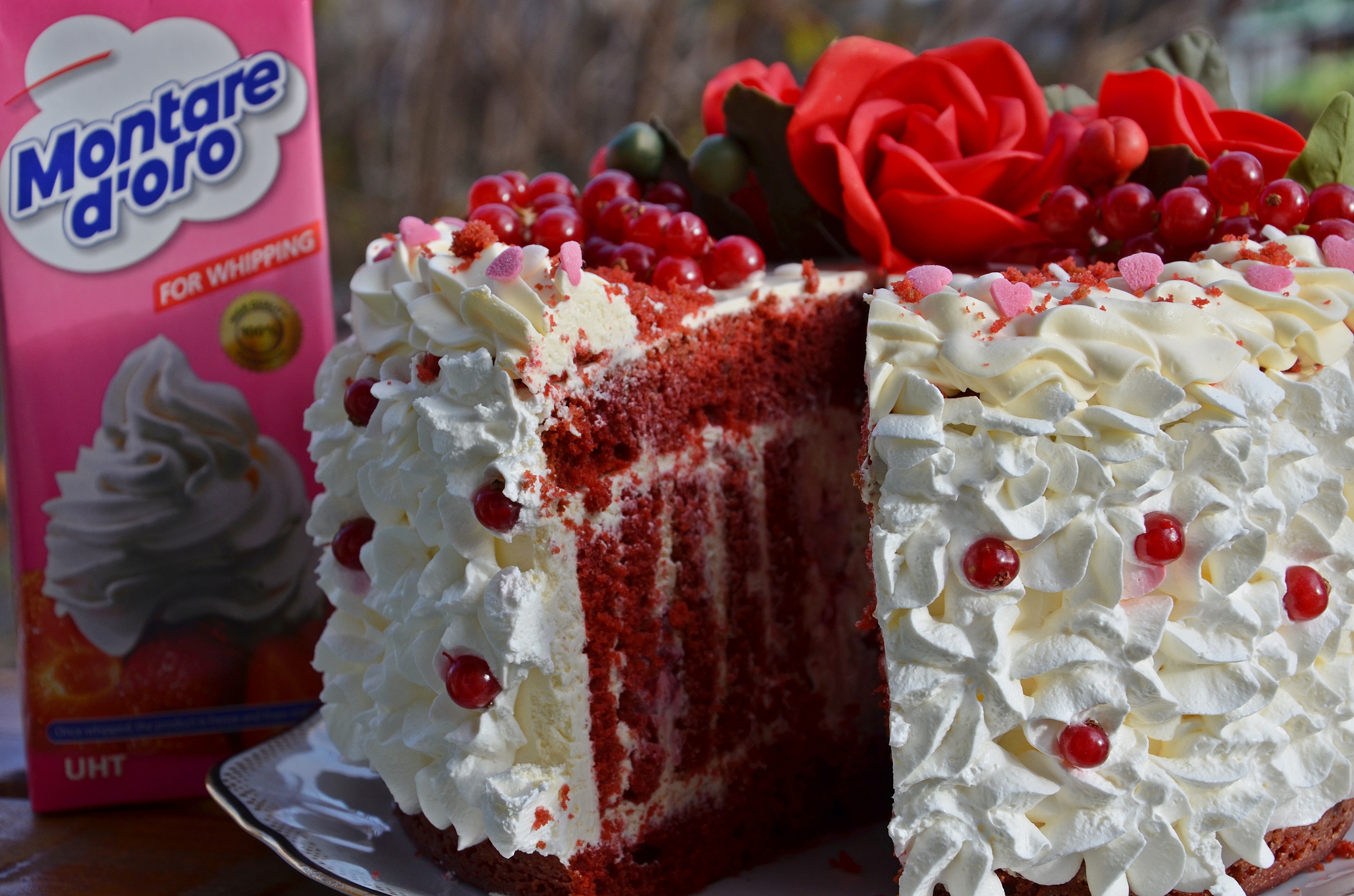 Tort Red Velvet, cu crema de branza si lamaie