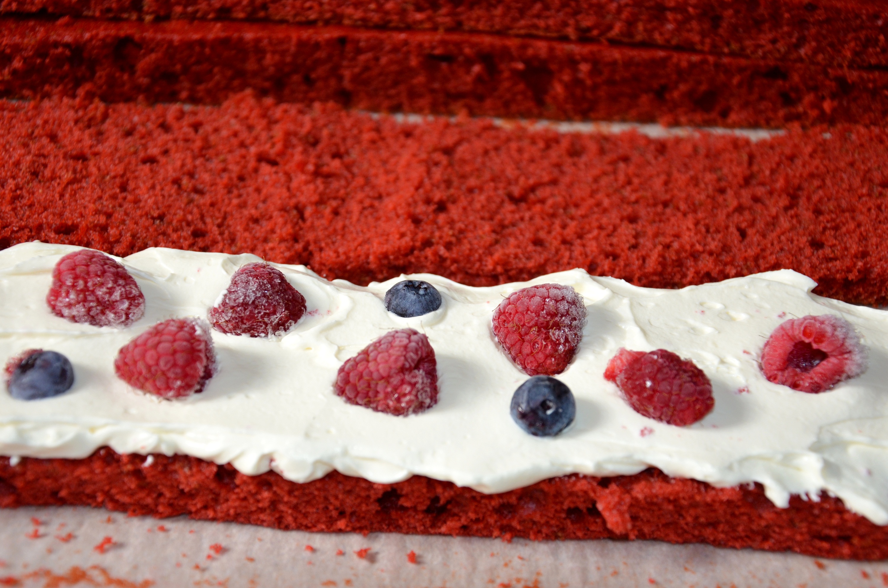 Tort Red Velvet, cu crema de branza si lamaie