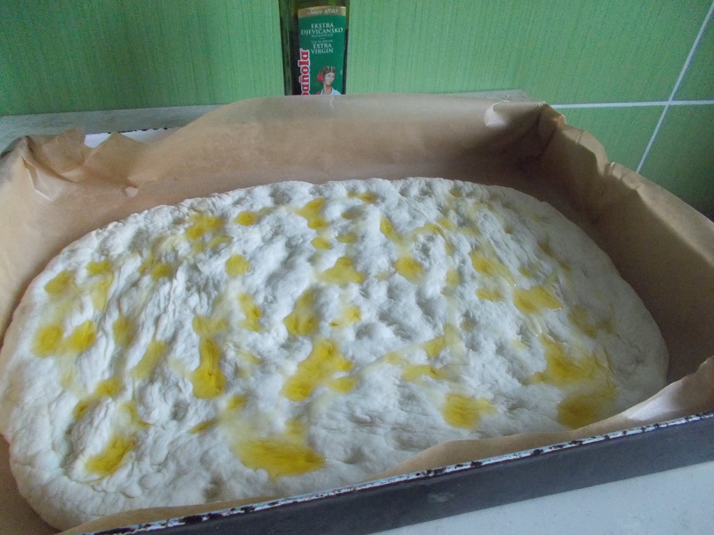 Foccacia cu masline si oregano