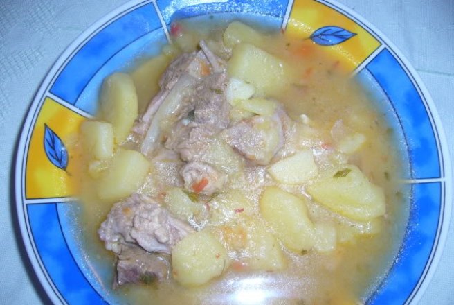 Gulas cu carne de vitel