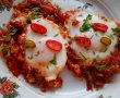 Aperitiv Shakshouka (Ochiuri in sos condimentat de rosii)-12