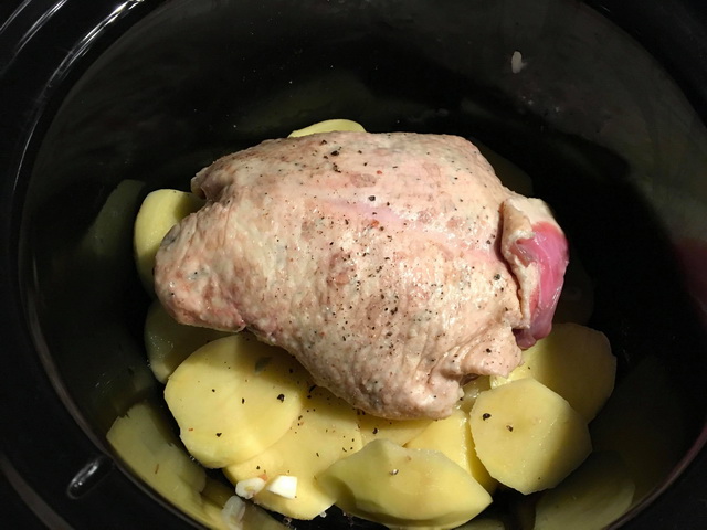 Piept de rata cu cartofi la slow cooker Crock-Pot