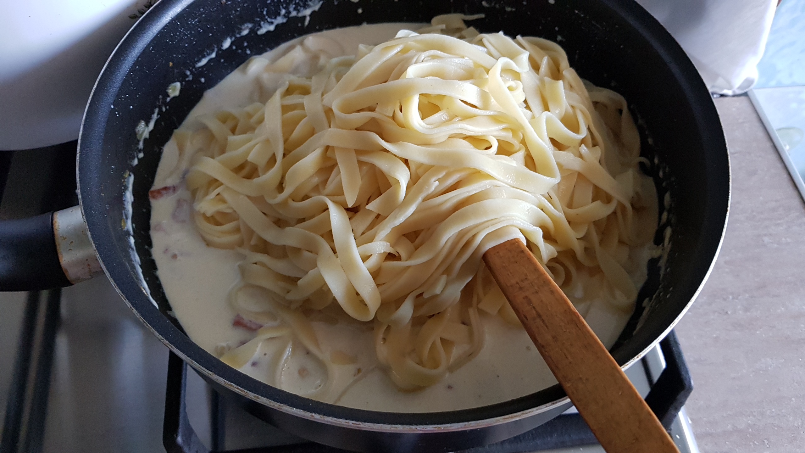 Tagliatelle cu sunculita taraneasca si sos de smantana