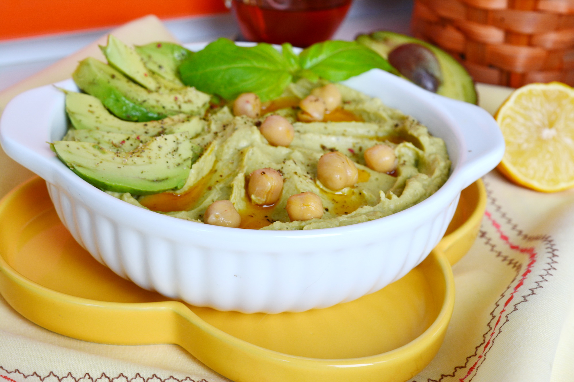 Humus cu avocado