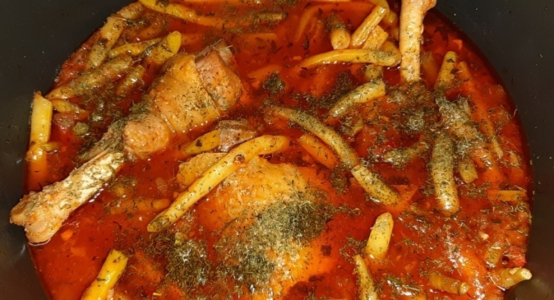 Pulpe de pasare cu fasole pastai la Multicooker-ul Crock-Pot Express cu gatire sub presiune