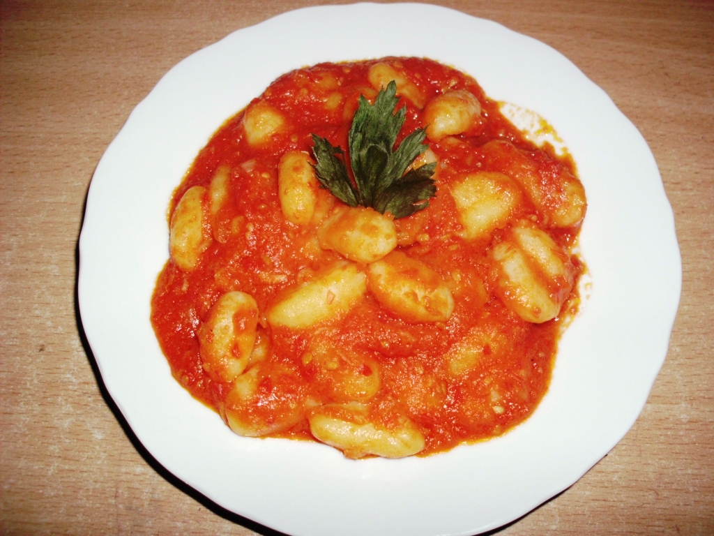 Gnocchi cu sos de rosii