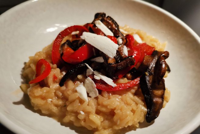 Risotto vegetarian cu ciuperci Portobello, za'atar si branza Feta