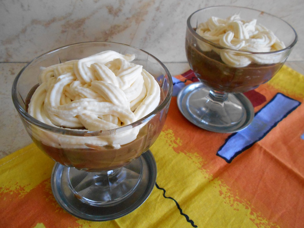 Desert crema de ciocolata, la pahar