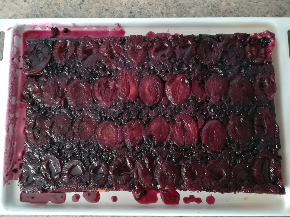Desert prajitura cu prune si afine
