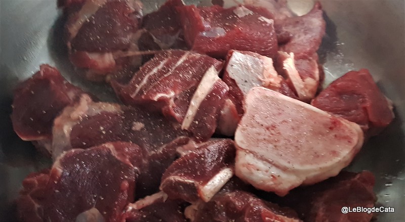 Mancarica de carne de vita cu morcovi si ciocolata /Estofado de carne