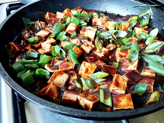 Tofu cu carne tocata si sos