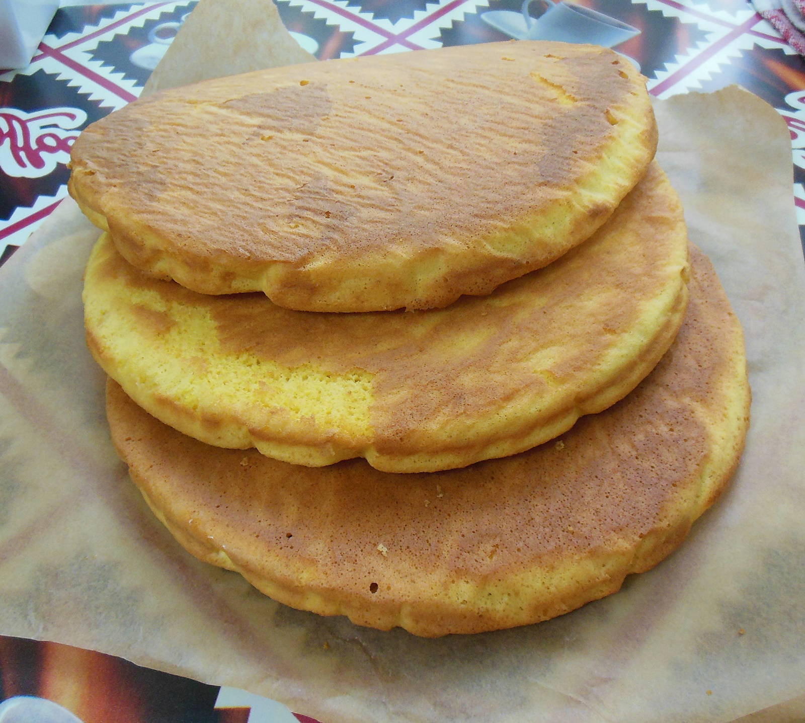 Desert tort cu caise, crema de ciocolata si mascarpone