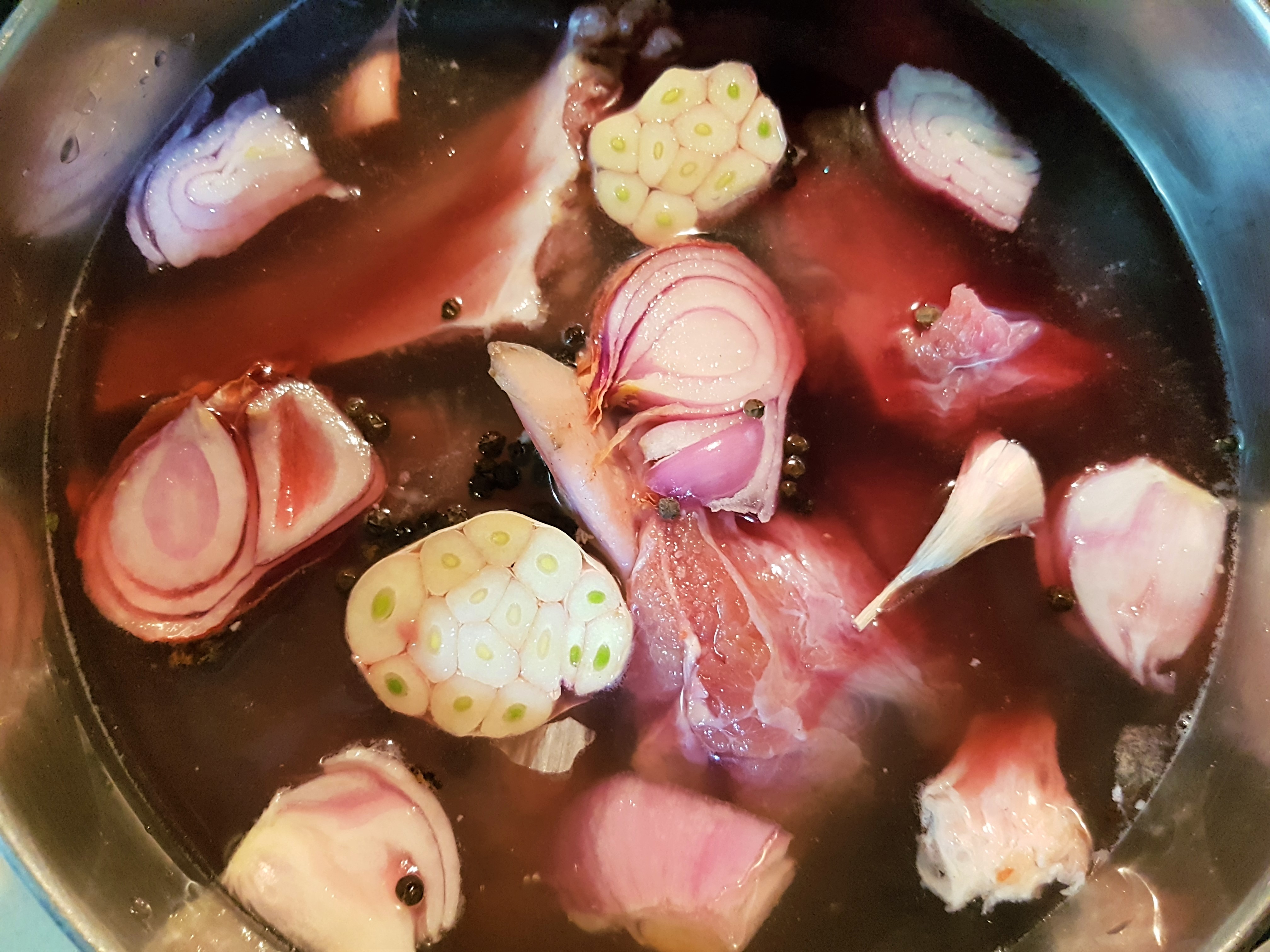 Costite de vitel marinate in vin rosu
